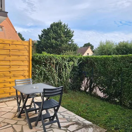 - Jardin Et Terrasse Proche De La *